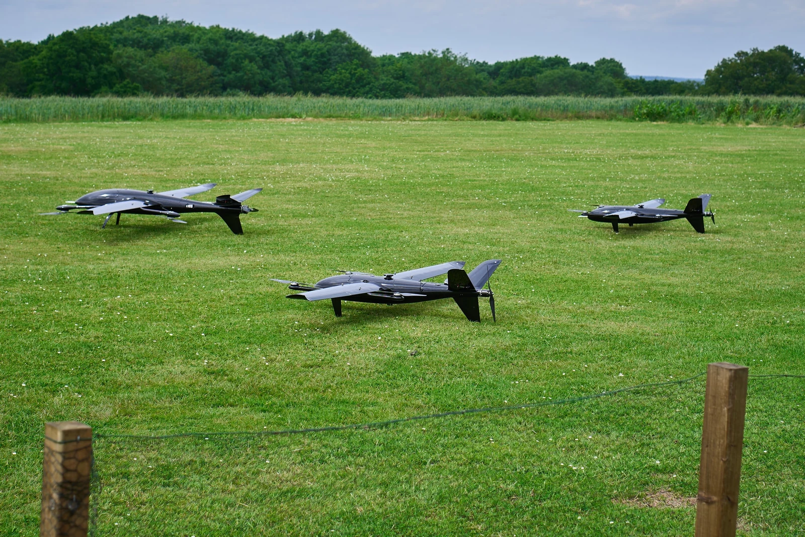 離島・海上物流に向けて飛行準備を行うSkyLane固定翼VTOL